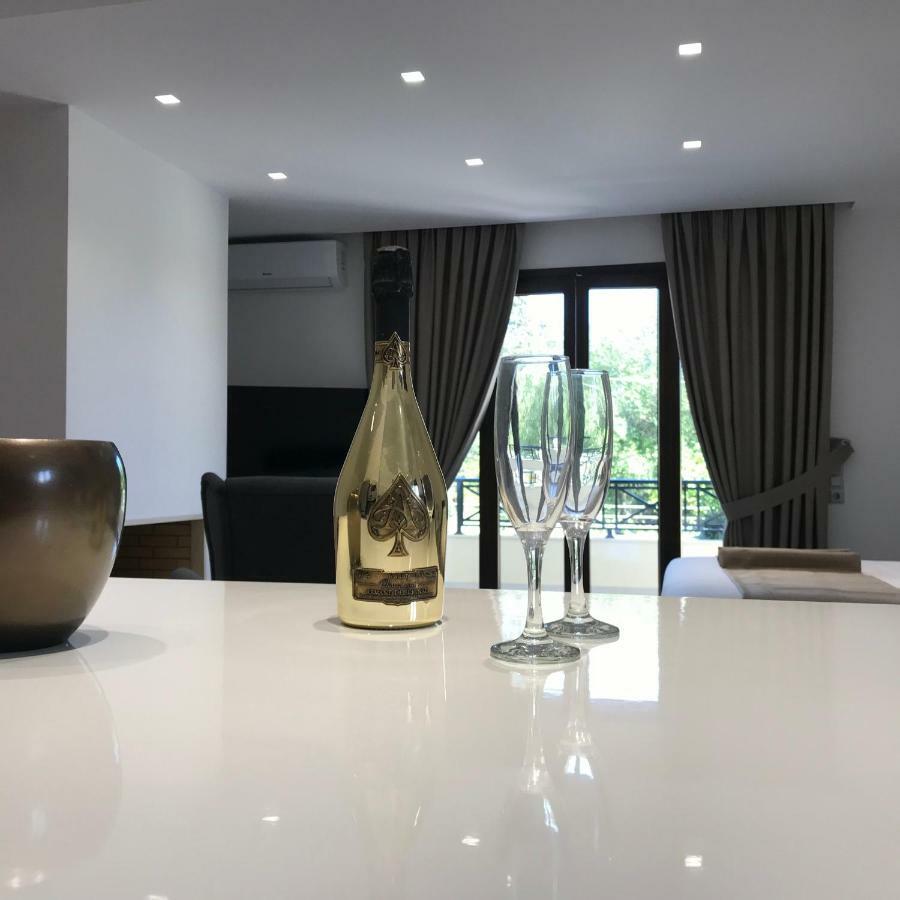 The Little Prince Luxury Suites Ypsos Dış mekan fotoğraf